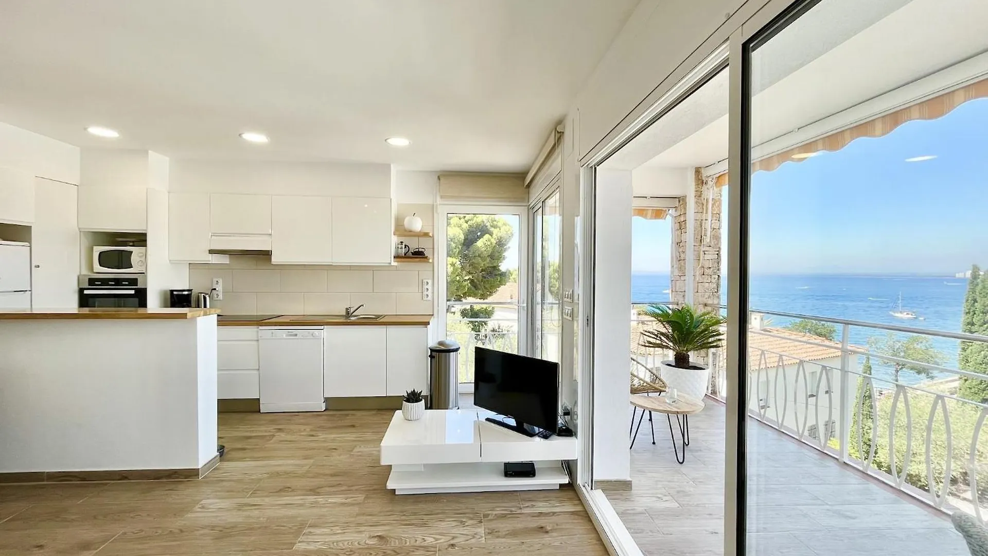 Central Apartment In Nature Rosas