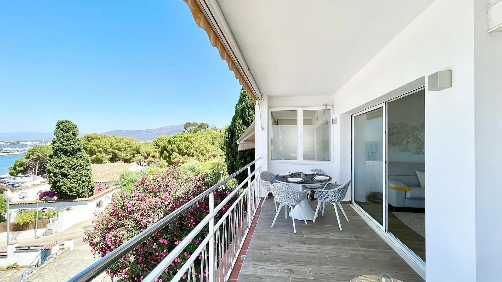 Central Apartment In Nature Rosas